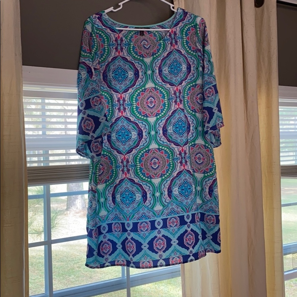 Very pretty multi colored dress!